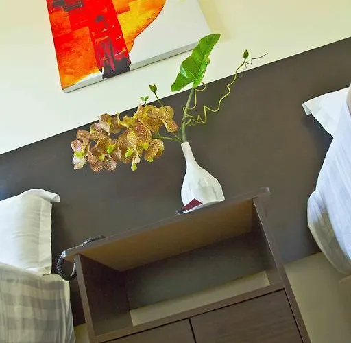 Hotel Canberry 2*