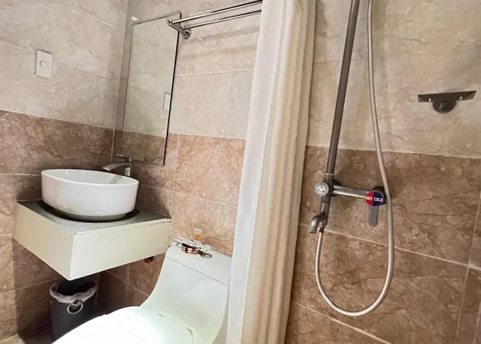 Canberry Hotel 2*
