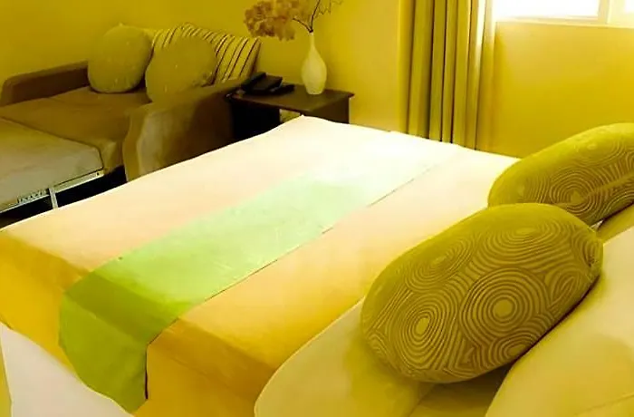 Canberry Hotel 2*