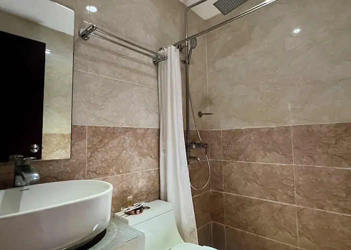Hotel Canberry 2*