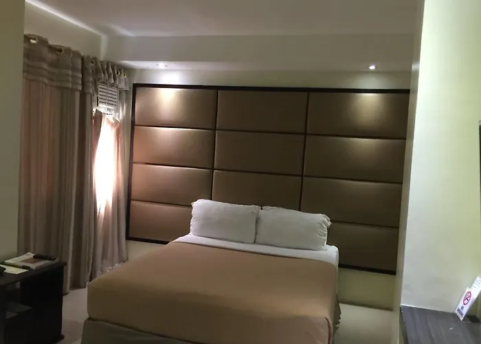 Hotel Canberry 2*